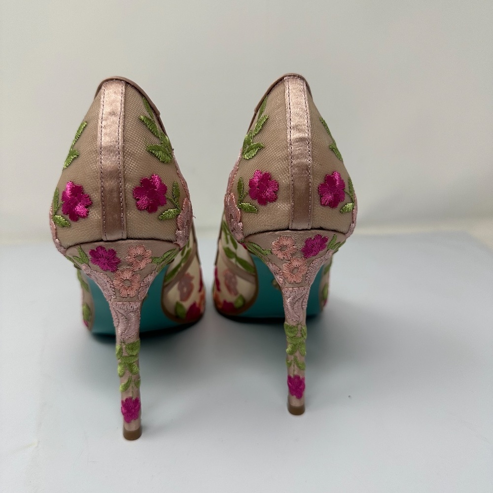 Betsey Johnson Adley Peep Toe Pumps Embroidered Pink Floral Heels SZ 9 - Picture 4 of 8